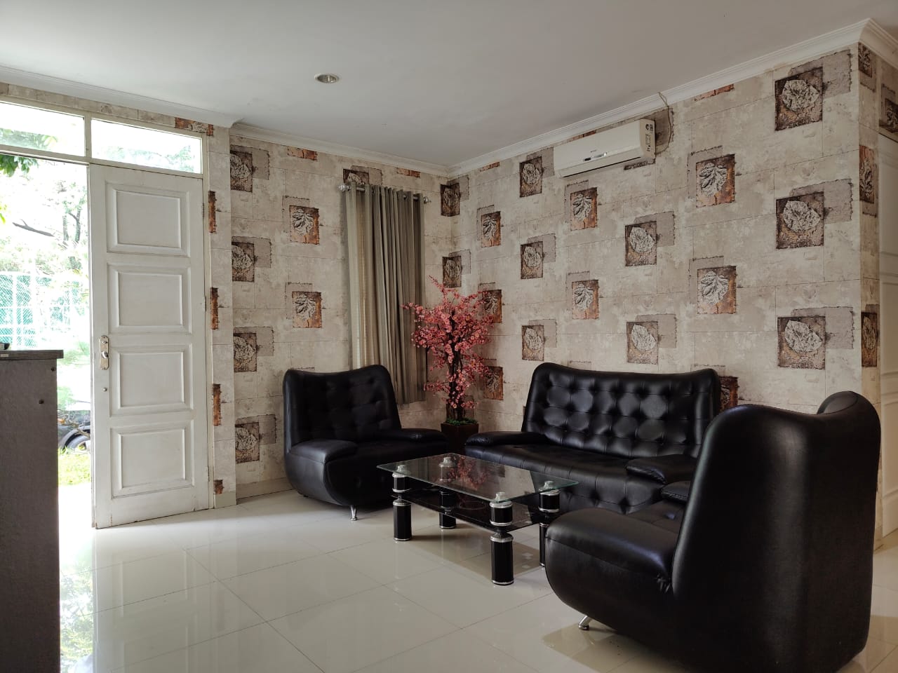 Rumah Disewakan di Cluster Oakwood Lippo Cikarang